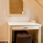 Hotel Chevalier & 4*