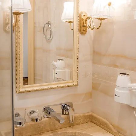 Hotel Chevalier &