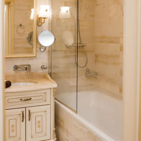 Chevalier & Hotel Bukowel