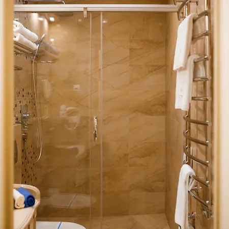 Hotel Chevalier & 4*