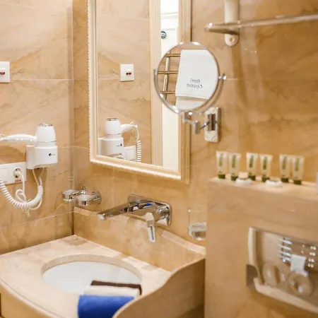 Hotel Chevalier & Bukowel