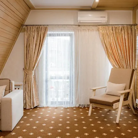 Отель Chevalier & 4*