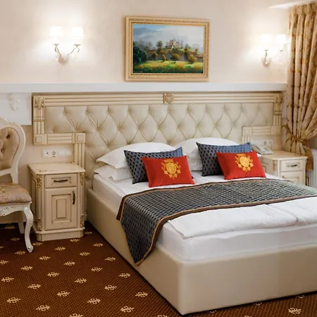 Chevalier & Отель