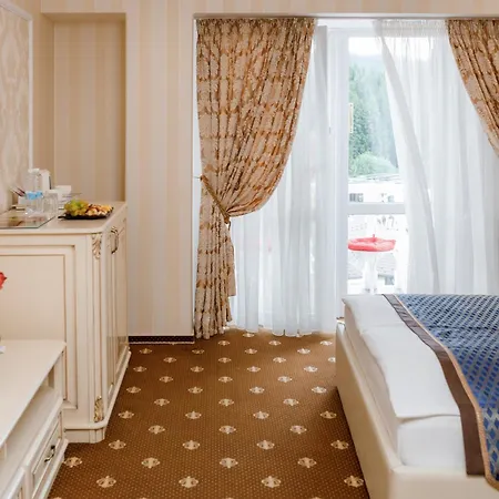 Hotel Chevalier & 4*